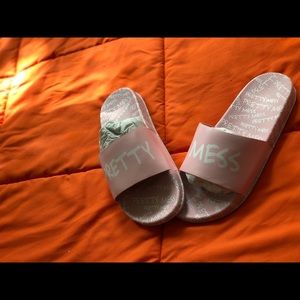 ‘Pretty Mess’ slides